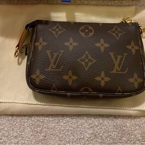 $9️⃣9️⃣0️⃣ Mini Pochette Accessoires